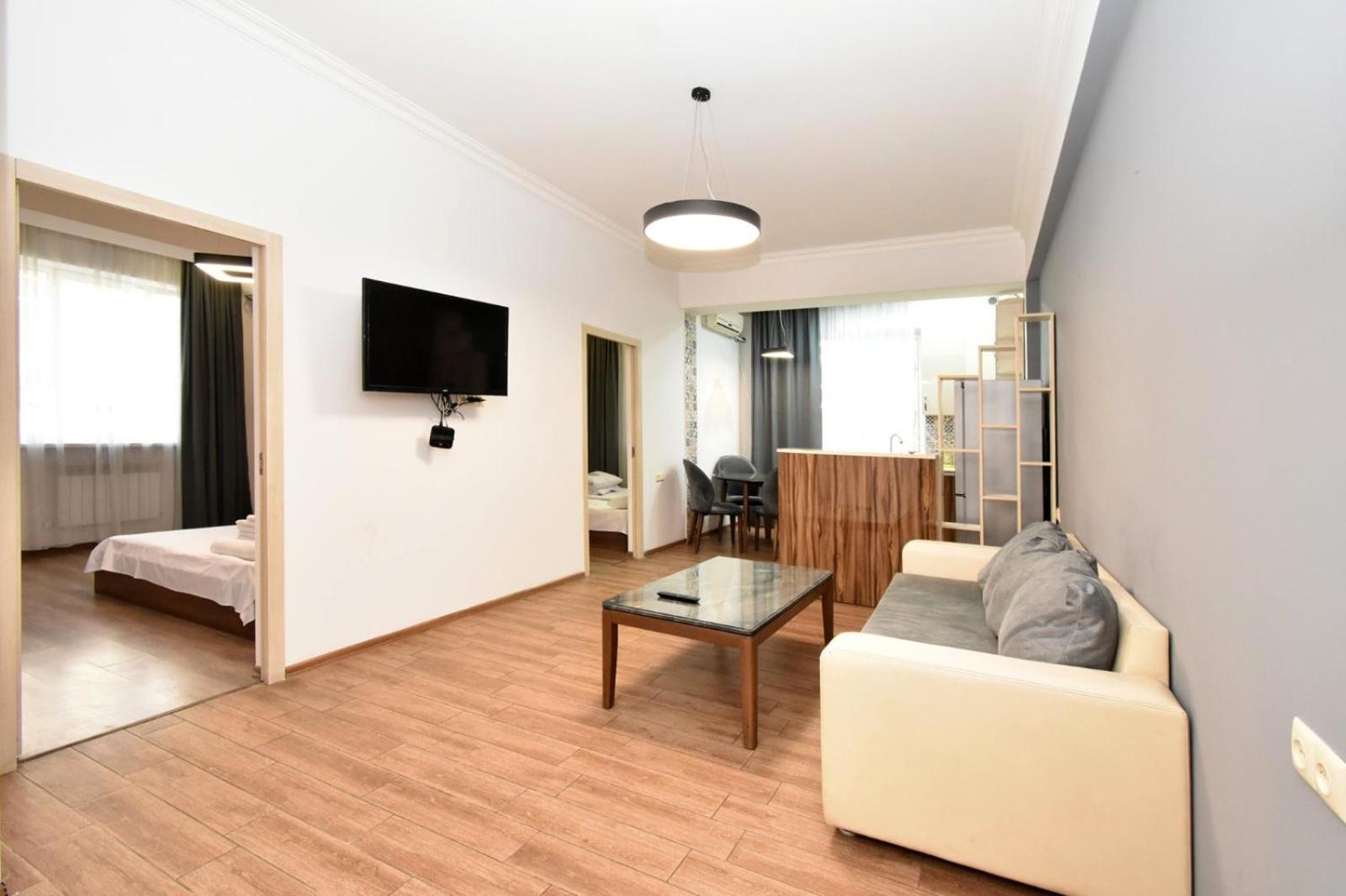 Rent Inn Yerevan On Chaykovski Street 外观 照片